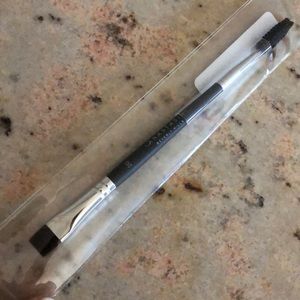 #20 Brush Anastasia Beverly Hills